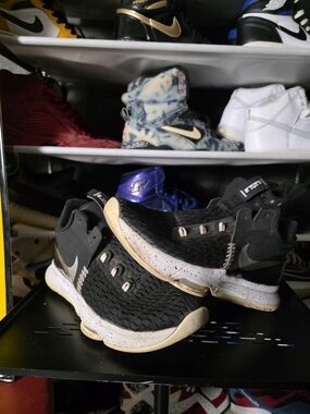 🔥 Nike Black and Cream/White Athletic Sneakers Men's Size 9.5